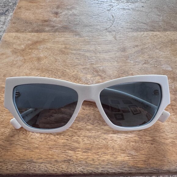 White Versace Cat-Eye Tinted Sunglasses with case - Picture 11 of 11
